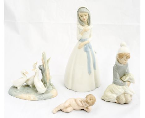 Four figurines, two Nao, a Lladro and another (4)