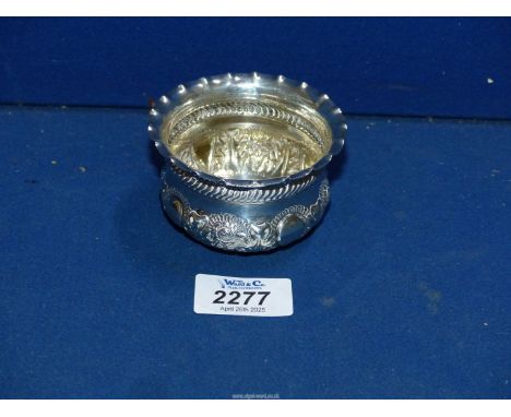 A small embossed Silver Bowl with fluted rim, 1906, maker Josiah Williams & Co. (GJDF), 53 gms.