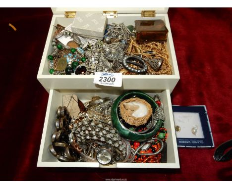 A white wood jewellery box and contents to include: a charm bracelet, mineral stone pendants, brooches, etc.