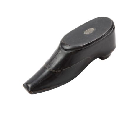 A Victorian ebony boot-form snuff box, 8.5 x 3 cm