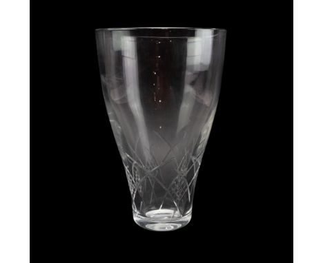 A vintage Edinburgh Crystal large vase, 30 cm