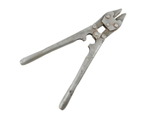 A set of Imperial German army trench wire cutters, stamped DRGM, 35 cm