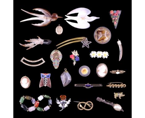 A quantity of antique and vintage costume jewellery including shell cameo brooches, Scottish horn bird-form brooches, a polis