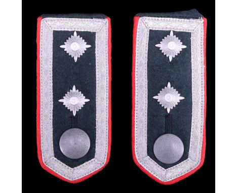 A pair of German Army artillery oberfeldwebel's shoulder straps