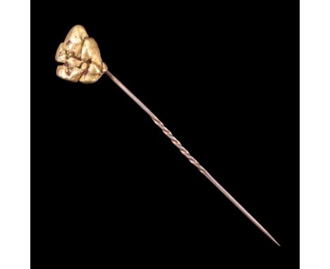 A gold nugget stick pin, 4.1 g, 60 cm