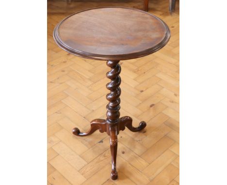 A Victorian mahogany tripod wine or tea table, 49 cm x 71 cm
