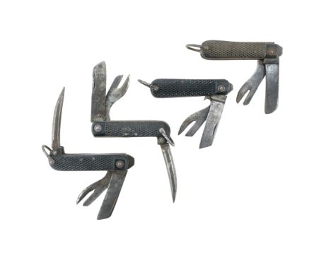 Four Second World War dated British Army clasp / jack knives