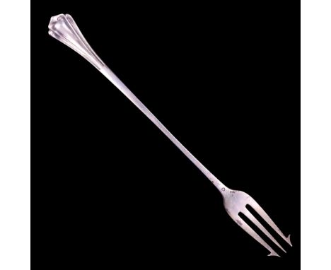 An Edwardian silver long-handled pickle fork, Atkin Brothers, Sheffield, 1907, 18.5 cm, 25 g