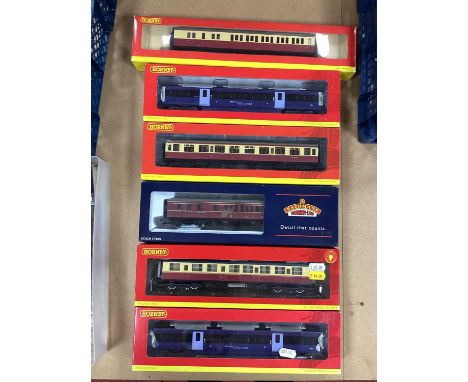 Six OO Gauge Outline British Coaches by Bachmann, Hornby, including Hornby Hitachi Class 395 Open Coach, boxed.