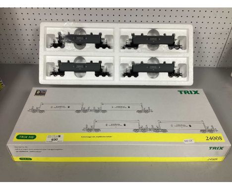 A Trix HO Gauge #24008 Float Pipe Car Set, Boxed.
