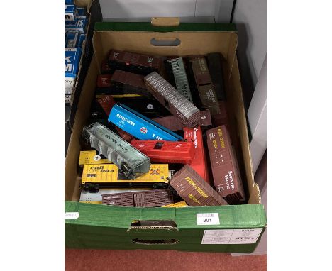 Approximately Thirty Two HO Gauge Outline American Rolling Stock Items by Bachmann and other, playworn.