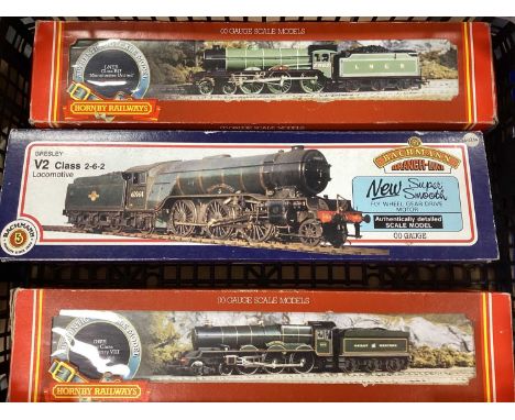 Three OO gauge locomotives two Hornby one Bachmann comprising of 'Manchester United', 'King Henry VIII' and 'Green Arrow', un