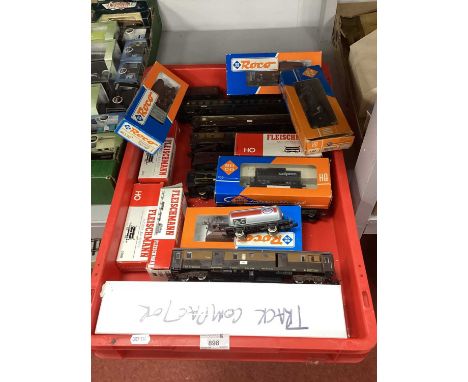 Twenty One HO Gauge Outline Continental Rolling Stock Items by Roco, Fleischmann and other, occasionally boxed.