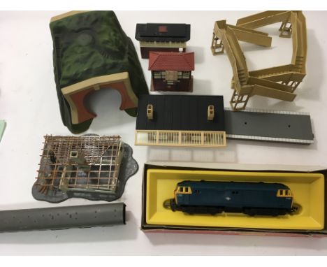 A collection of " OO " scale railway items including engine, carriages, goods wagons, tunnel, footbridges etc