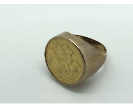 A 9ct gold ring set with a 1912 gold Sovereign, weight 18g