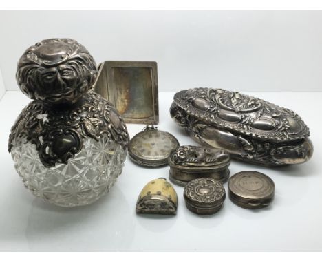 A collection of silver and white metal oddments including a scent bottle a silver oval shaped box small snuff and rouge boxes