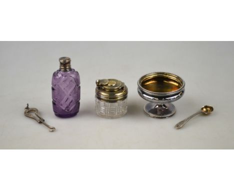 A William IV cut glass travelling ink-bottle, the silver-gilt top with engine-turned decoration and screw-down cover, London 