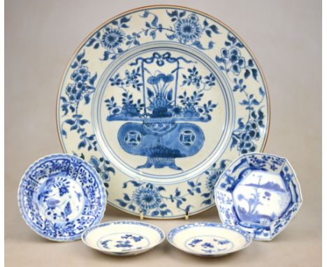 A Chinese early 17th century blue and white plate decorated with a vase of flowers, Kangxi 1672-1722, 27.5 cm dia., to/w four