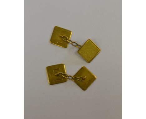 A pair of square engine-turned 9ct chain linked cufflinks, 5.5 g, in leather covered stud box