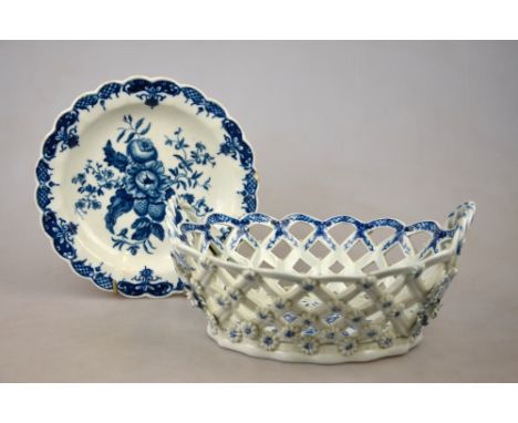 An 18th century Worcester blue and white porcelain two handle chestnut basket printed with the 'Pine cone' pattern, 21 cm lon