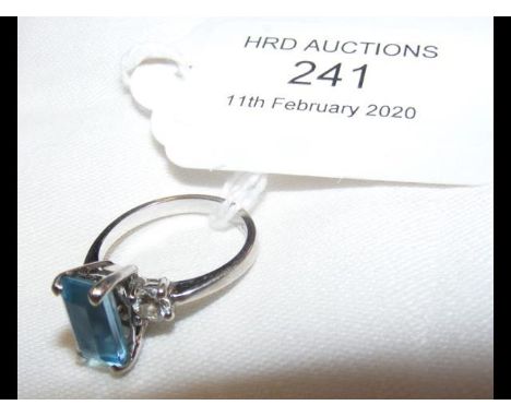 A lady's baguette shaped aquamarine and diamond ring in 18ct white gold setting 