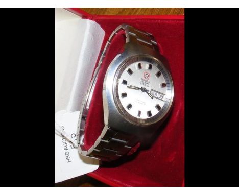 A gent's vintage Omega Electronic chronometer with day and date aperture, original box and paperwork CONDITION REPORTscratch 
