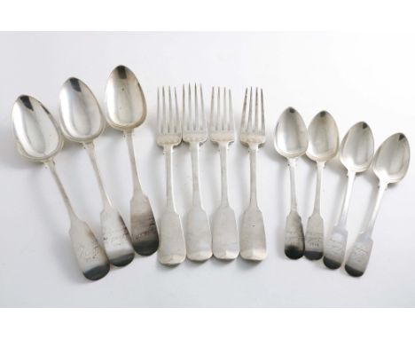 LOUTH GRAND JURY:- A part-set of George III / IV Irish Fiddle pattern flatware to include three table forks and two table spo