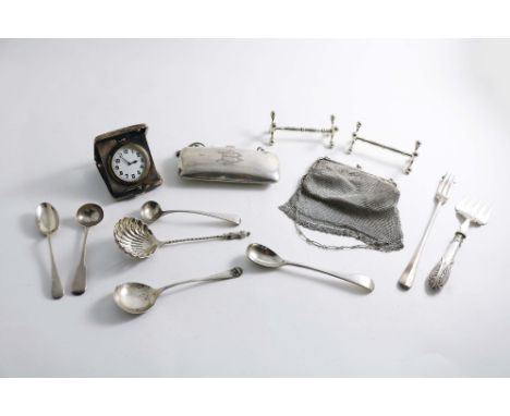AN EDWARDIAN CARD CASE / PURSE with suspensory chain, monogrammed, a Continental Art Deco mesh purse with chain handle &amp; 