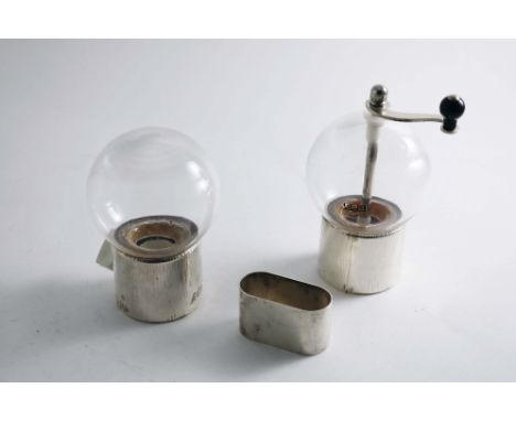 CHANNEL ISLES:- A late 20th century mounted clear glass pepper and salt grinder with globular upper bodies and textured bases
