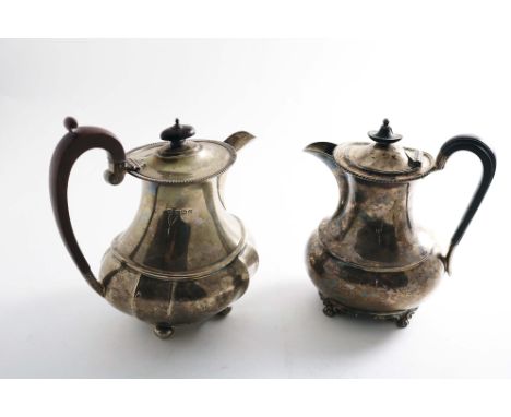 AN EARLY 20TH CENTURY HOT WATER JUG of shaped oval outline with a waisted upper body and button feet, by Adie Brothers, Birmi
