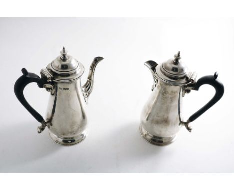 A PAIR OF EARLY 20TH CENTURY CAFE AU LAIT POTS with baluster bodies, spreading circular bases and domed covers with knop fini