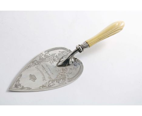 AN EARLY 20TH CENTURY IVORY-HANDLED PRESENTATION TROWEL with an engraved blade and an Earl's coronet above the inscription "A