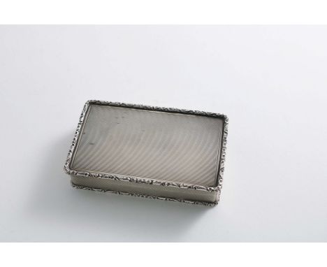 A LATE 20TH CENTURY RECTANGULAR SNUFF BOX with engine-turning and raised borders with chased flowers and scrolls, by Padget a