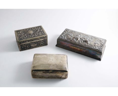 A LATE 20TH CENTURY THAI CIGARETTE BOX embossed on the cover with a battle involving elephants, wood lined, a Far Eastern box