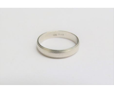 A platinum band. Size K, 2.8g 