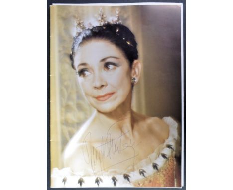 Dame Margot Fonteyn (1919-1991) - English Ballerina - an autographed 1976 programme, signed by Fonteyn to both the cover and 