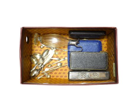 A group of assorted small silverwares including a Victorian toilet jar, a set of six teaspoons and a cased fork and spoon chr