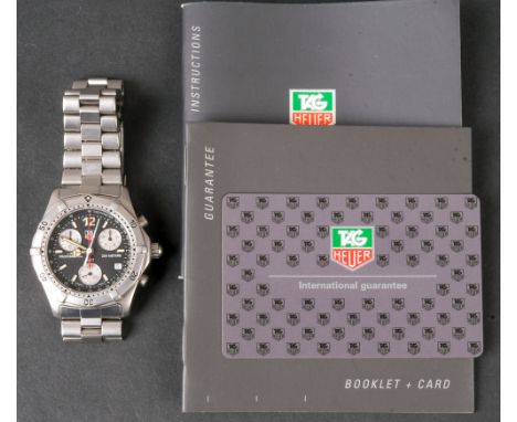 „TAG Heuer Professional“-Chronometer mit Edelstahlgehäuse, Quarz-Uhrwerk und Saphirglas, D=38 mm. (Funktion ungeprüft)