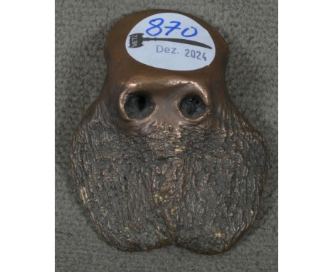Paul Wunderlich (1927-2010). „Marx ist tot“. Bronze, am Boden bez./sign./dat. 1979, Expl. 82/900, H=3 cm, B=8,5 cm, T=6,5 cm.