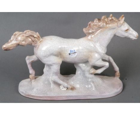 Pferd. Karlsruher Majolika 20. Jh. Irdengut, mit Craqueléglasur, am Boden gemarkt, Formnummer „4343“. Entwurf von Lilli Humme