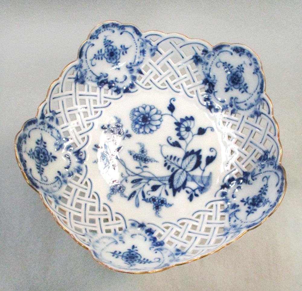 A Meissen blue and white onion pattern dessert service, circa 1900