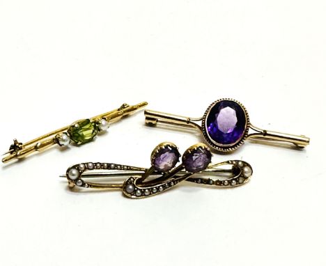 A 9ct gold bar brooch set oval faceted Amethyst mounted in rope pattern border, ( L x 1cm x W 0.7cm), a Edwardian 9ct gold sc