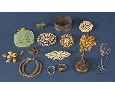 Mixed lot of costume jewellery to include an articulated Belle Epoque style silver paste pendant necklace, a carved vulcanite