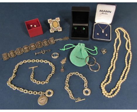 Collection of costume jewellery to include a 9ct Art Deco style ring (central stone vacant), a Tiffany style necklace, bracel