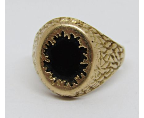 Vintage 9ct onyx ring, maker 'A.J Ltd', 4.2g (misshapen) 