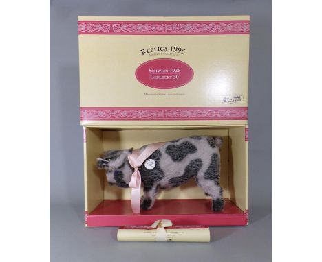 Steiff 1995 replica of the 1926 Spotted Pig (401190) in original box with certificate, limited edition 1308/3000 