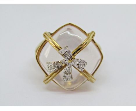 9ct rock crystal dress ring in the form of a present with diamond set bow, size N/O, 6.5g 