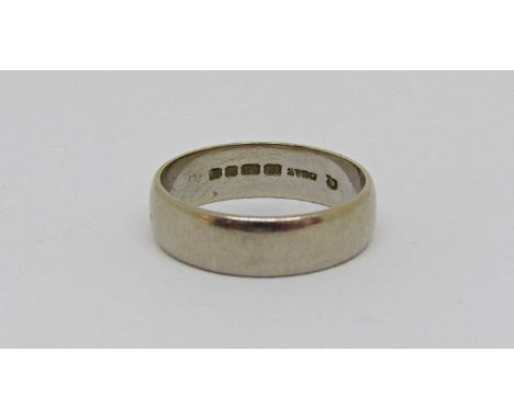 18ct white gold wedding ring, size P/Q, 5.3g 