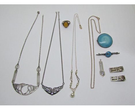 Mixed collection of jewellery comprising a 9ct chain necklace - 3.7g, an Edwardian style faux pearl necklace with 9ct chain, 