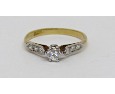 18ct diamond ring, centre stone 0.20cts approx, size N, 2.3g 
